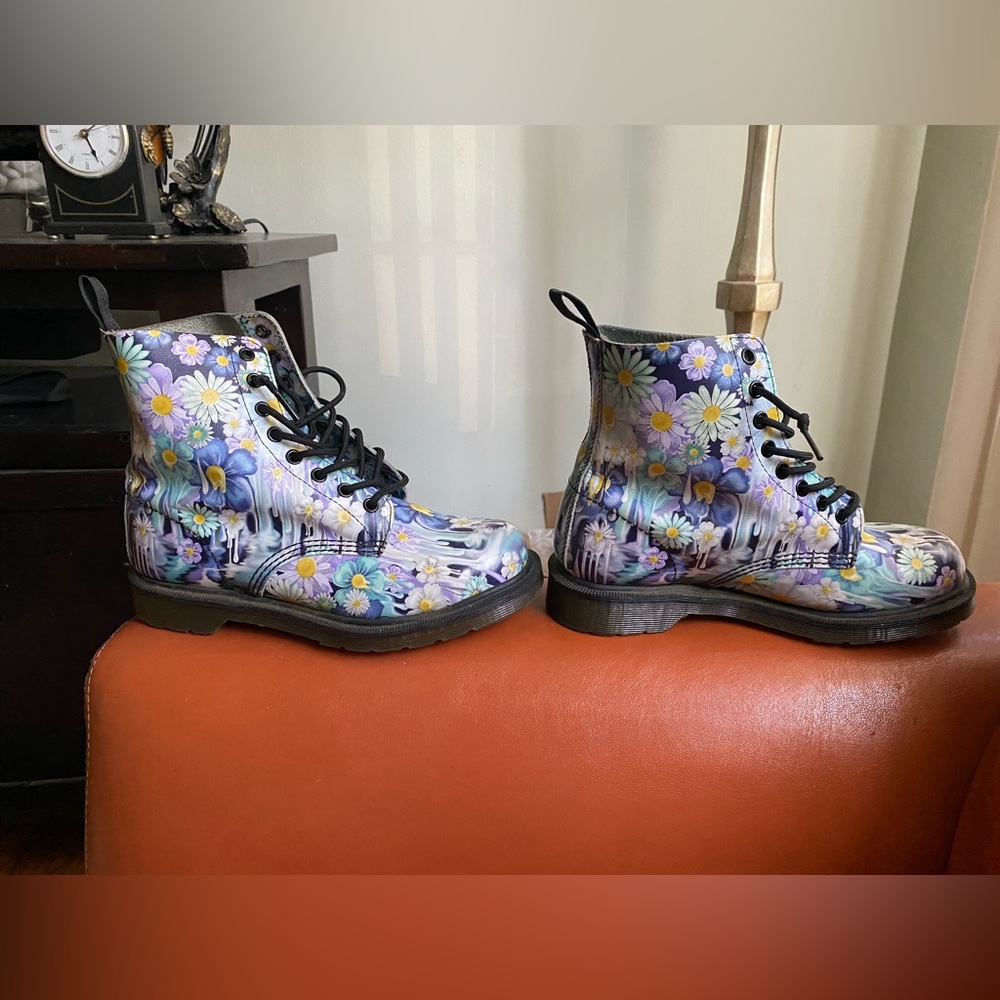 COPY - Rare Dr marten .. collectible.. worn three times